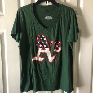 6/$20 Oakland A’s green A’s v-neck genuine merchandise t-shirt size L